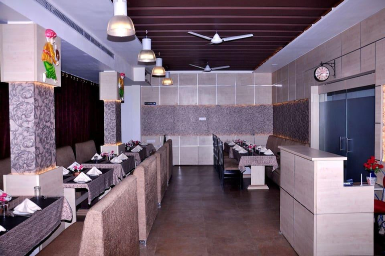 Food & Drinks, Hotel Basant Leela, Hardoi