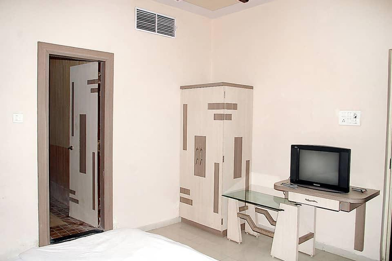 Bedroom 1, Hotel Chintamani Deluxe, Yavatmal