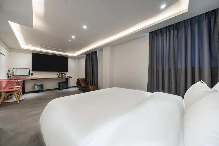 Others 5, Hotel Santa, Seo