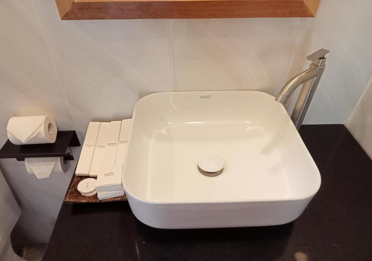 Bathroom 4, DG Royal Resort, Sihanoukville