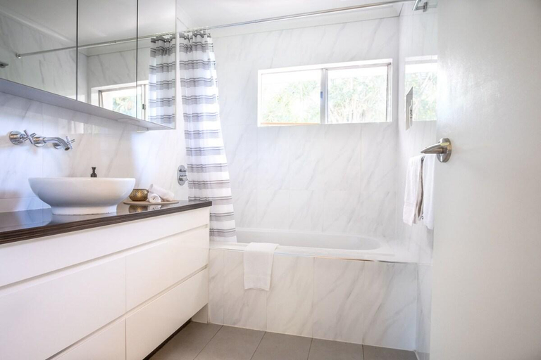 Bathroom 2, Mid-Century Modern Retro Beach House, Caloundra - Caloundra N.