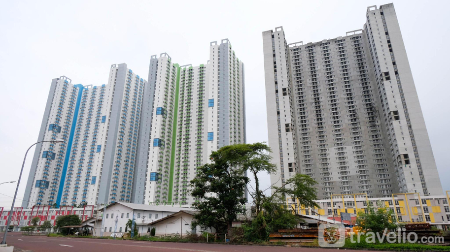 Homey Cozy Living 2BR at Puncak CBD By Travelio, Surabaya