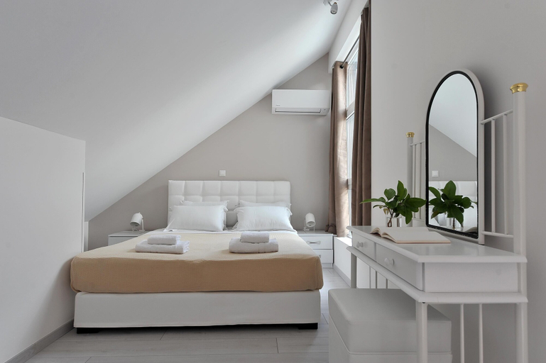 Bedroom 5, Alekos Suites, Free 24H Transportation To Airport, Attica
