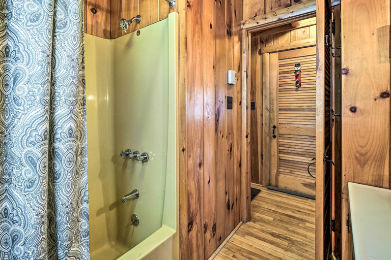 Bathroom 4, Andover Cabin Retreat w/ Hot Tub & Fireplace!, Windsor