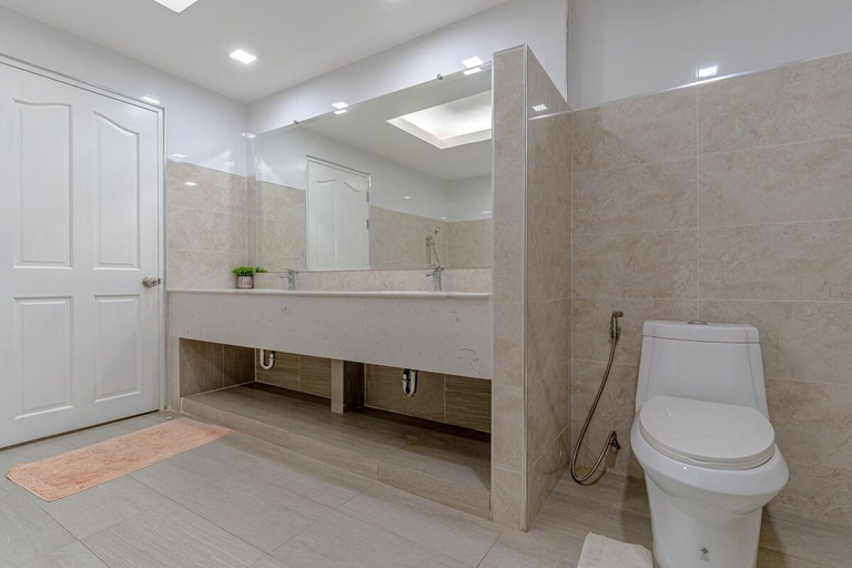 Bathroom 4, Mew 38, Pattaya