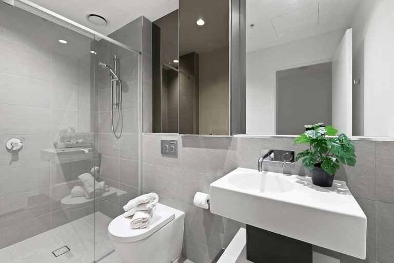 Bathroom 4, A Cozy Apt Right Next to Southern Cross Station, Melbourne