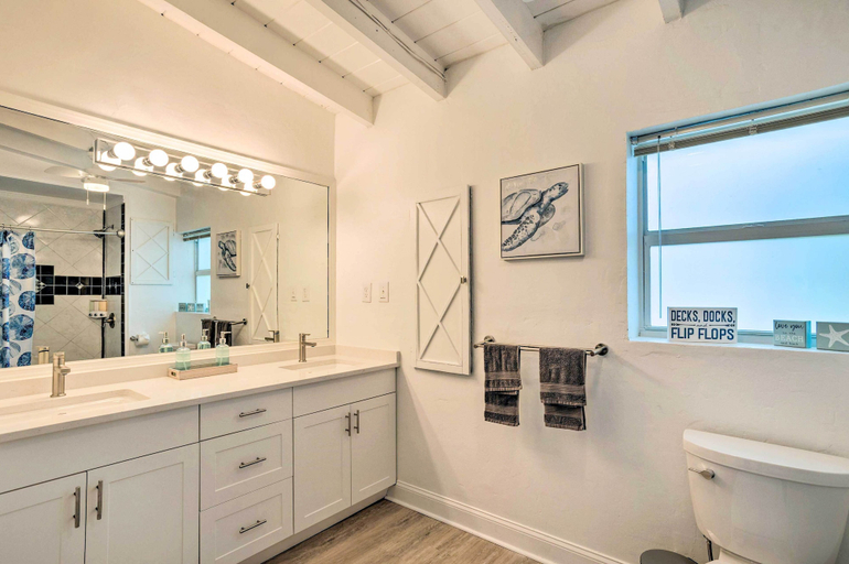 Bathroom 4, Stuart Home w/ Pool - Close to Dtwn & Beaches, Martin