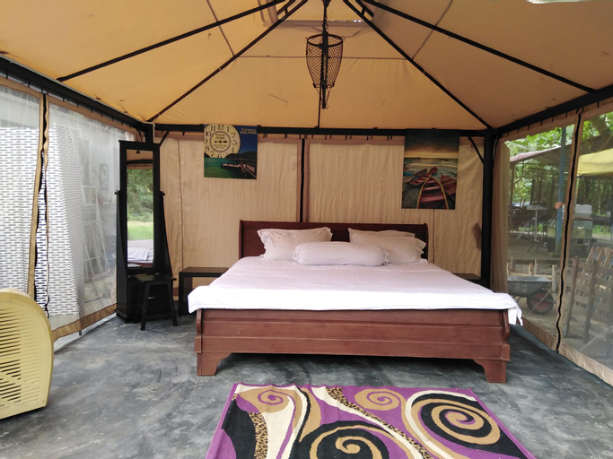 KING GAZEBO with AC and attached Balinese Shower, Seremban