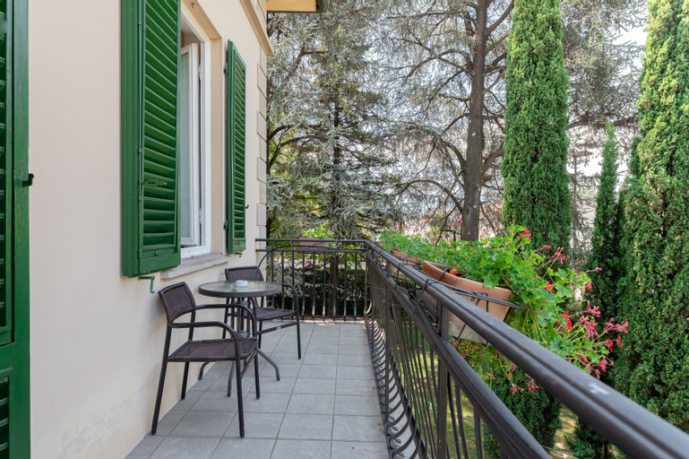 Exterior & Views 1