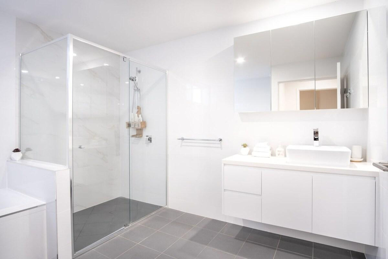 Bathroom 2, Mobility-Friendly Apartment in Kings Beach, Caloundra - Caloundra S.