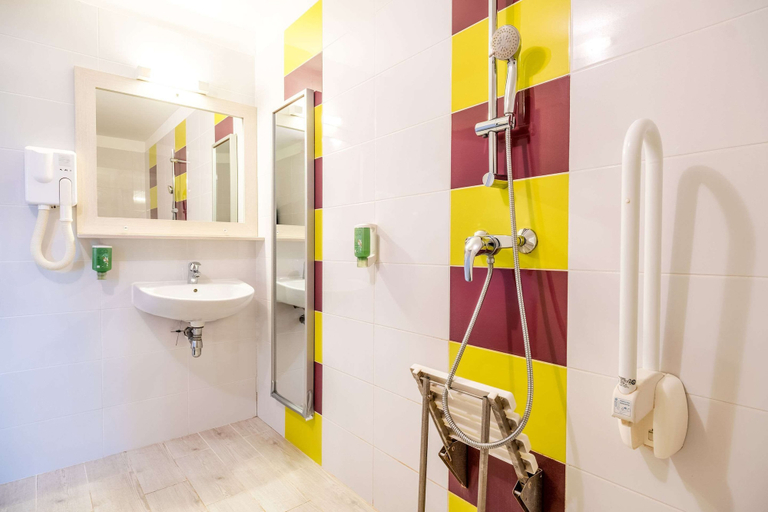 Bathroom 5, Comfort Hotel Orleans Olivet, Loiret