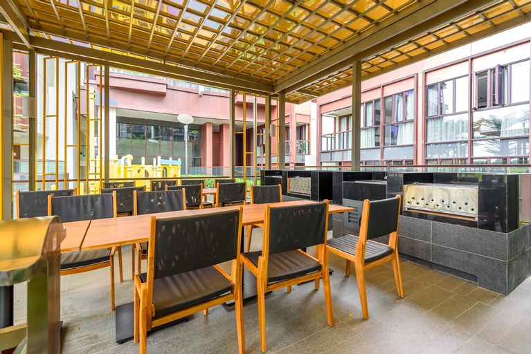 Others 1, Warming Apartment with Stunning Pool near Centre, District 2