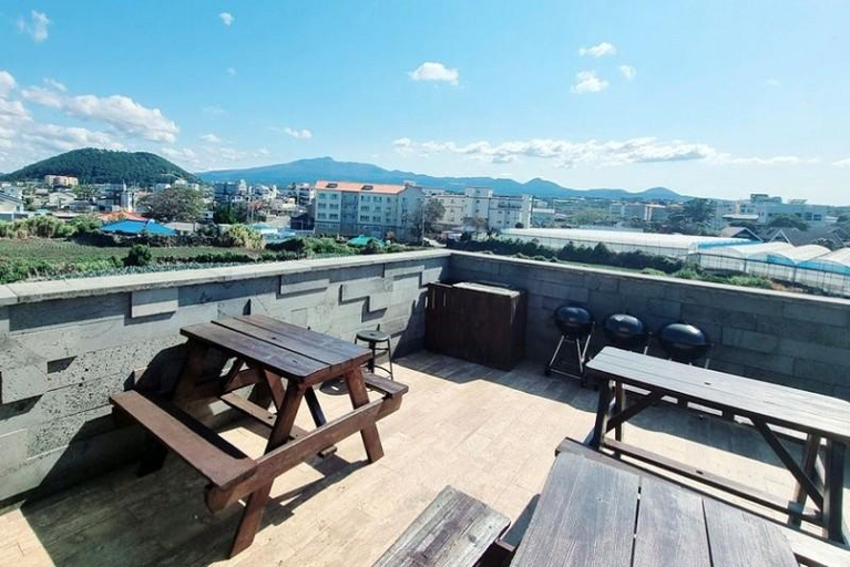 Exterior & Views 4, Jeju Blue Els Spa & Pool Pension, Jeju