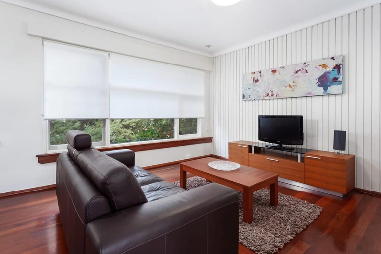 Others 3, Renovated 2 Bed 1 Bath Apartment Premium Location, Melville