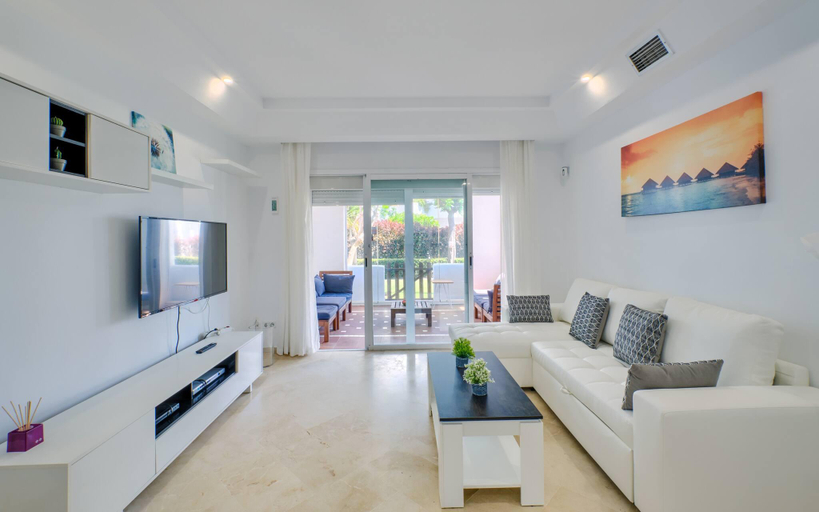 Others 4, Cozy Beach Side Apartment With Pool, Málaga