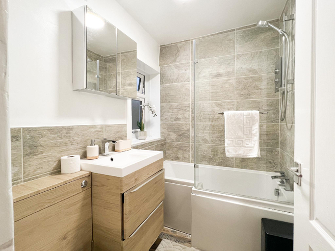 Bathroom 3, Attractive 3 Bed Apartment, Glasgow