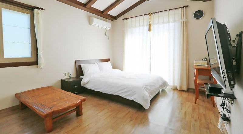 Bedroom 2, Samcheok Chodangji Pension, Samcheok