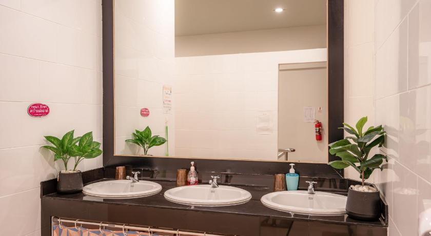 bathroom 7