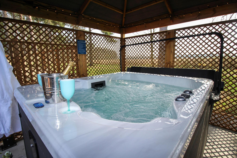 Sport & Beauty 3, Hollicarrs - Pinewood Lodge, North Yorkshire