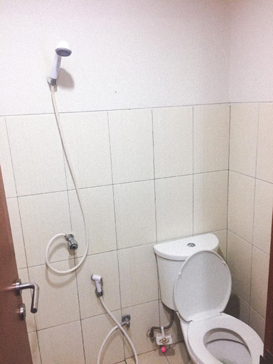 Bathroom 2, Comfy Apartemen Margonda Residence 3 4 5 Depok, Depok