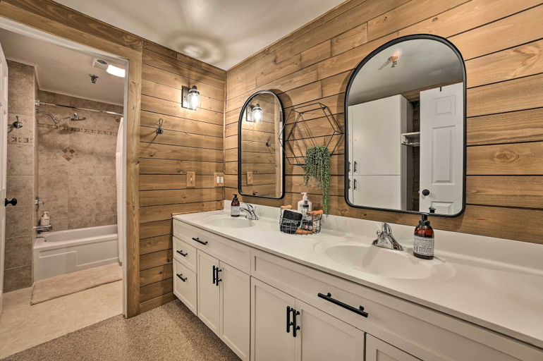 Bathroom 4, Ski-in/ski-out Boyne Mountain Resort Rental!, Charlevoix