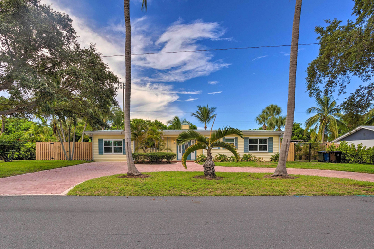 Exterior & Views 2, Stuart Home w/ Pool - Close to Dtwn & Beaches, Martin