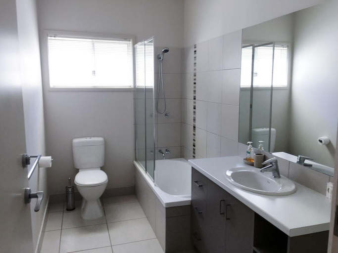 Bedroom 5, Abalina Cottages, Rotary Drive, Alpine - East