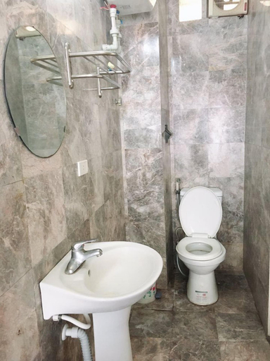 Bathroom 2, Nha Nghi Tung Duong, Hoàng Mai