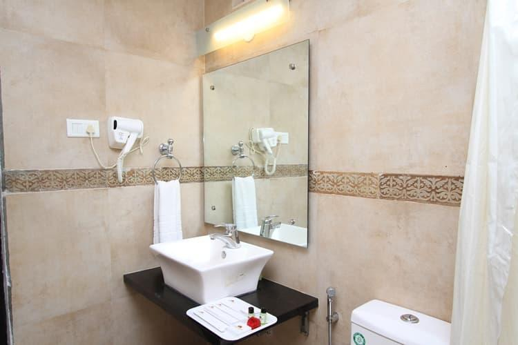Bedroom 3, NI Ambaari Suites, Tarmuwa