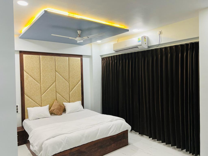 Bedroom 4, Hotel New City Light, Surat