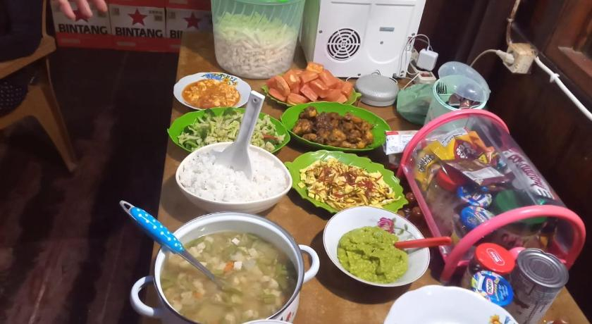 Food & Drinks