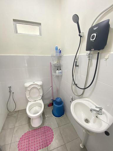 Bathroom 3, D’Surati River View Homestay, Papar