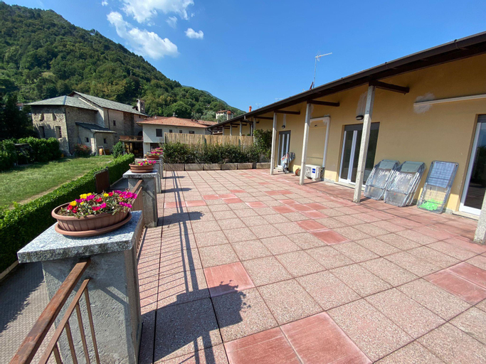 LA TERRAZZA - APT WITH BIG TERRACE LAKE VIEW, Como