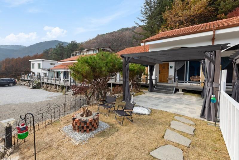 Exterior & Views 1, Yangpyeong Nature House Pension, Yangpyeong