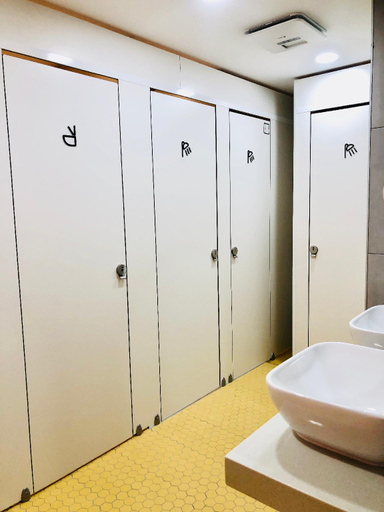 Bathroom 3, 23 Planet, Chiayi City