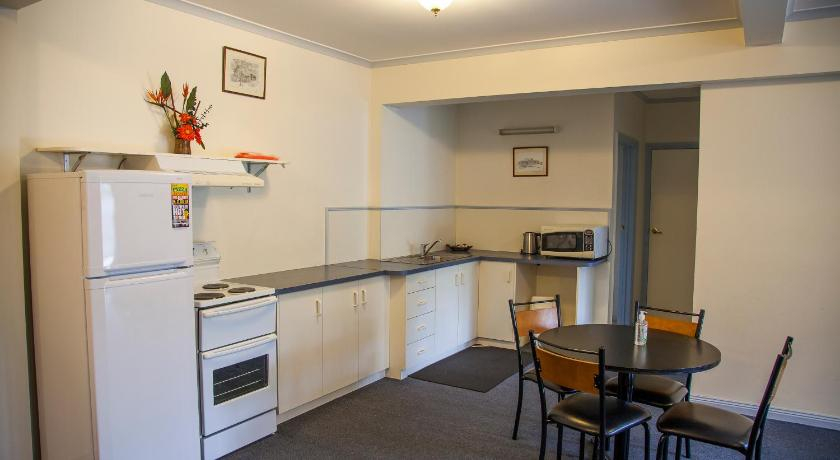 Cherry Lane Apartments, Alpine - East