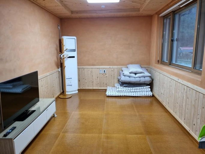 Others 4, Uljin Deokgu Sum Hwangto Homestay Pension, Uljin