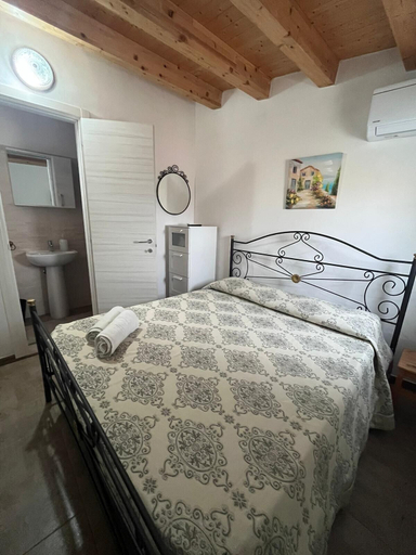 Bedroom 3, La Perla, Syracuse