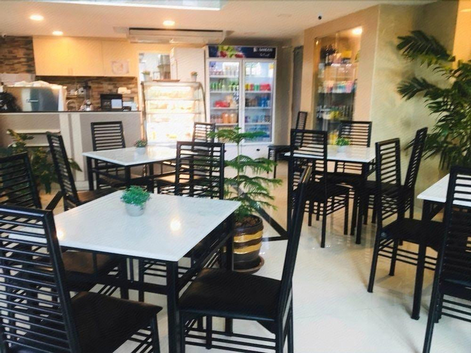 Food & Drinks 3, The Lux Ladprao 10, Chatuchak