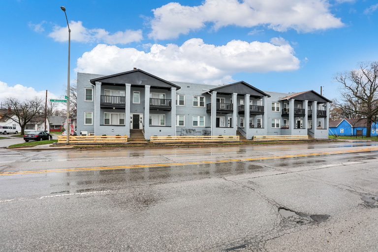 Exterior & Views, The village, Marion