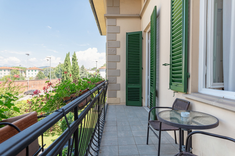 Exterior & Views 6