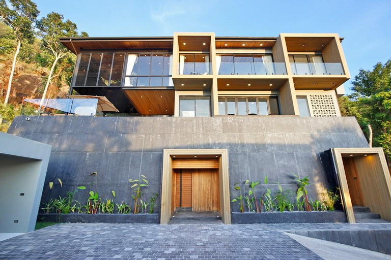 Exterior & Views