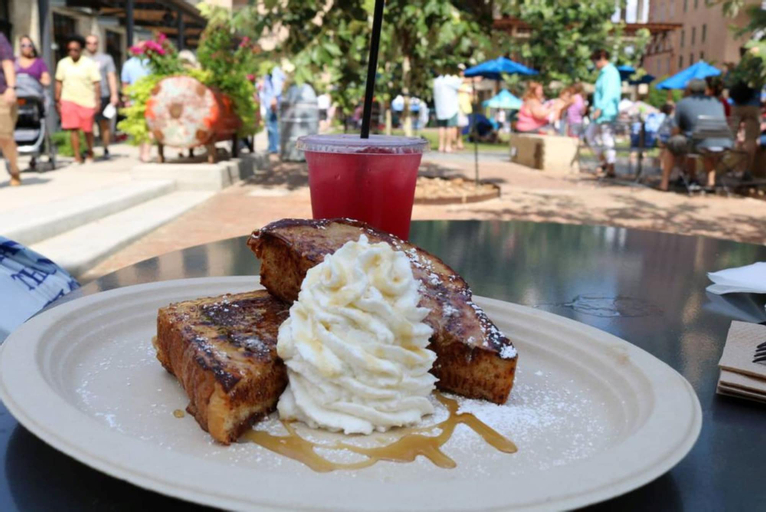 Food & Drinks 5, Your Dream Stay 4br/2ba Near Downtown & Riverwalk, Bexar