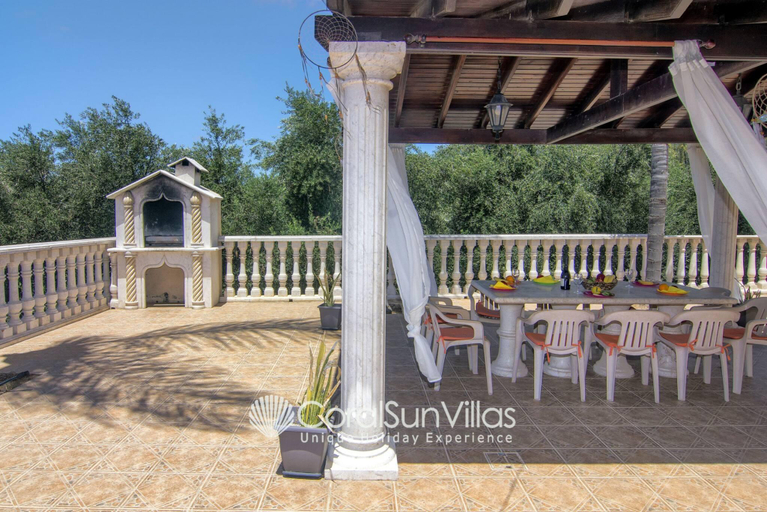 Food & Drinks 5, Fabulous Villa In Coral Bay Near Beach, Amenities