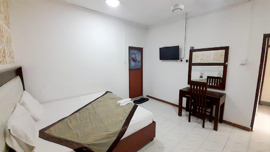 Bedroom 2, Sajana Grand Metro Hotel, Thimbirigasyaya