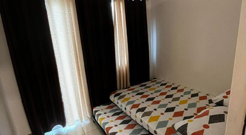 Bedroom 3, Lovely 1BR Condo @ SM Southmall w/ Netflix & High Speed WIFI, Las Piñas