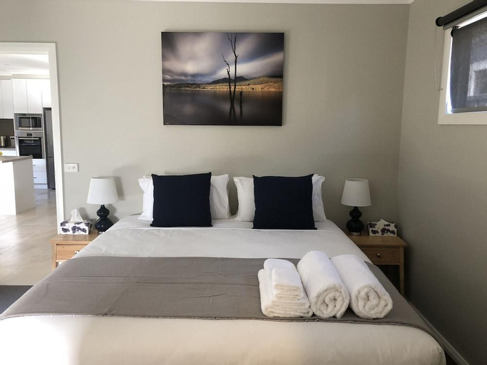 Bedroom 2, Abalina Cottages, Rotary Drive, Alpine - East