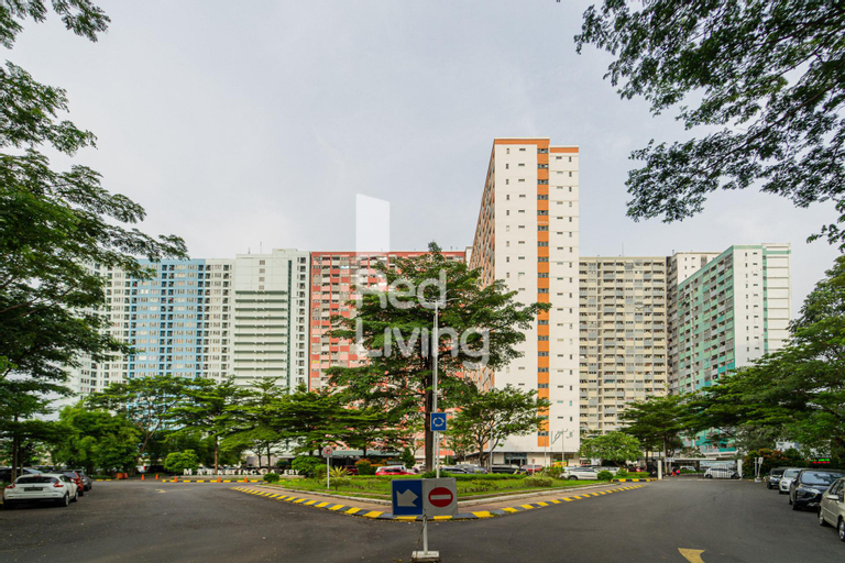 Exterior & Views 25