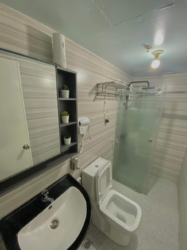 Bathroom, The PAD Staycation | 2BR with PS4, Netflix, WIFI, Valenzuela