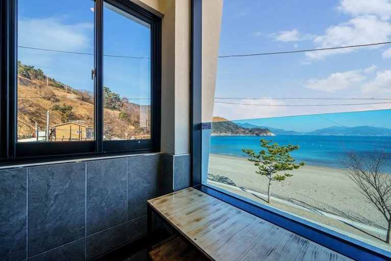 3, Yeosu Beach Free Pension, Yeosu